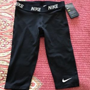 Nike girl’s Dri-Fit victory capris- NWT!!